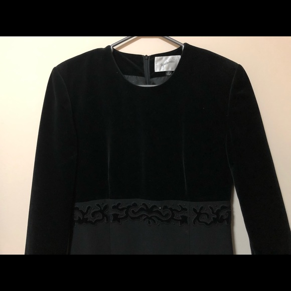 Black velvet classy dress - Picture 2 of 8